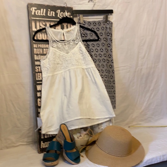 Hollister top NEW - Picture 2 of 11